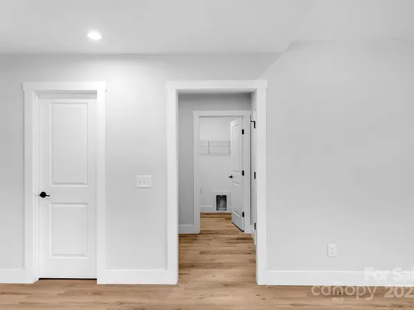 113 7th Ave SE, Hickory, NC 28602