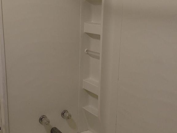 4th image of 814 E Brady St #2