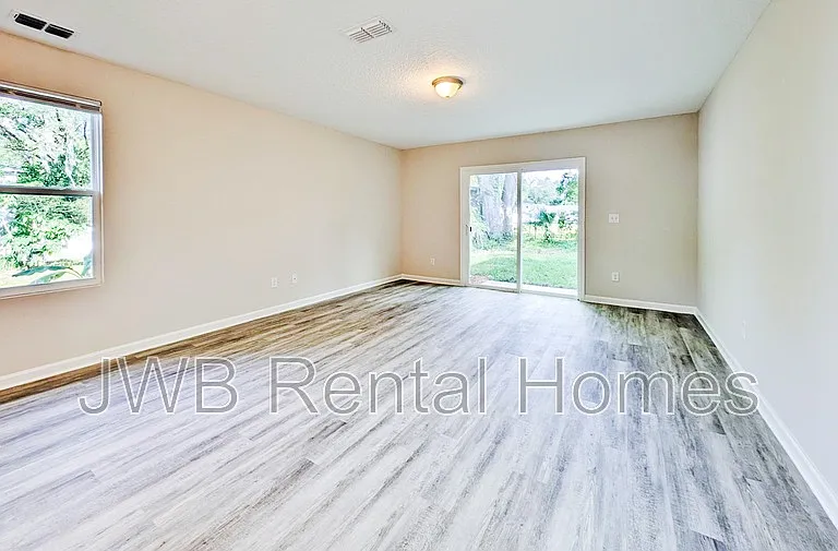 9075 Eaton Ave — Photo 6