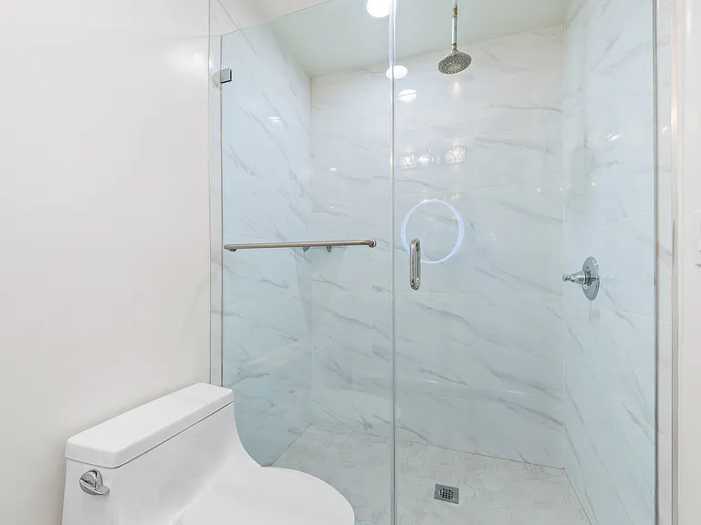 570 W Stocker St #216 — Photo 15