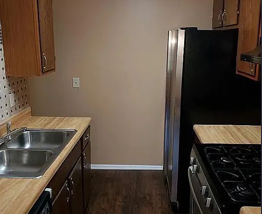 3rd image of 2303 Pine Tree Trl