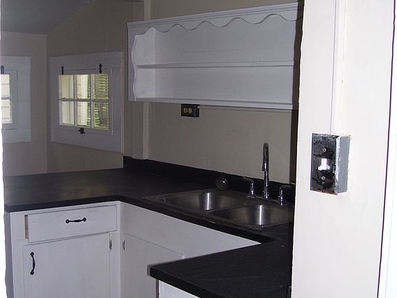 4th image of 101 Hillcrest Cir