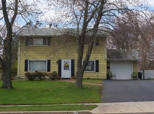 65 Hastings Rd, Kendall Park, NJ 08824