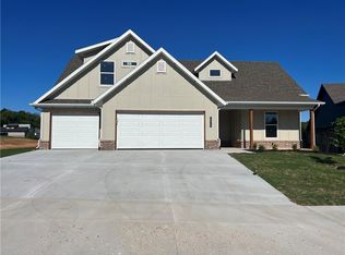 2513 Fairway Cir, Pea Ridge, AR 72751