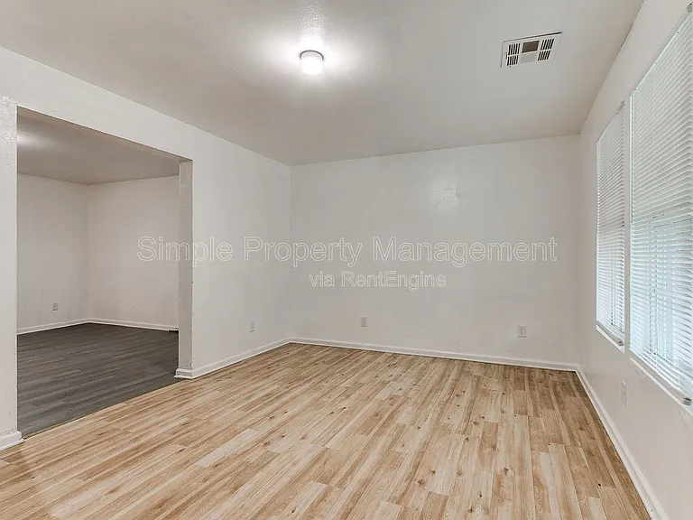 2301 SW 24th St #2 — Photo 4