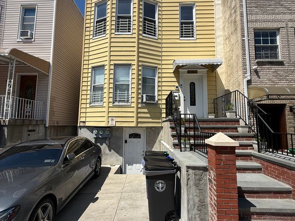 847 Kinsella St FLOOR 2