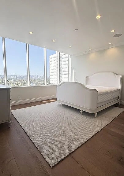 10724 Wilshire Blvd #1605 — Photo 27