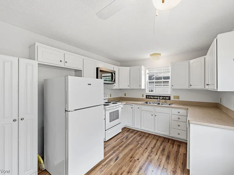 9215 Hickory Ridge Dr — Photo 7