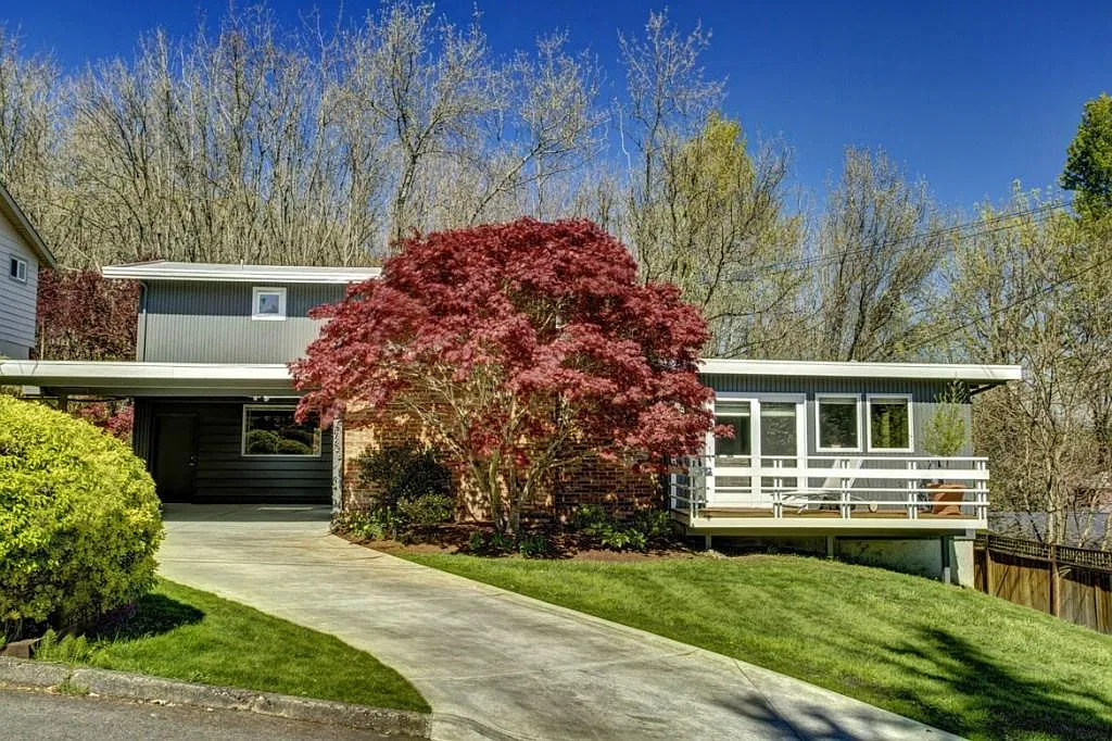 3 bed, 2300 sqft, $4,900 — Photo 1