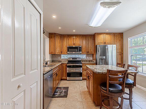 5th image of 6184 CHAMBORE Drive