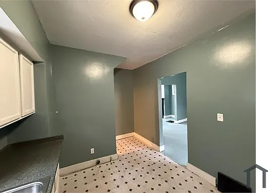 3 bed, $1,604 — Photo 4