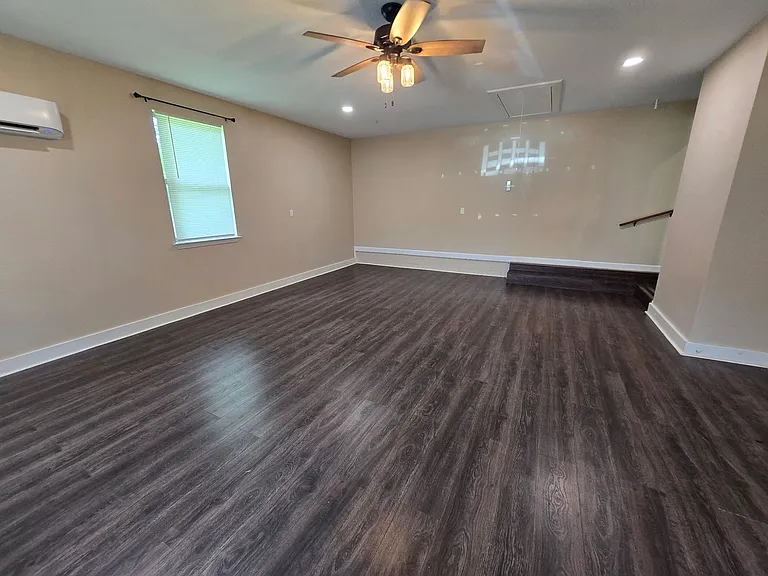 22217 Phillip Dr — Photo 4