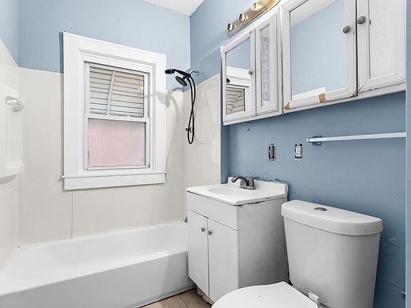 5th image of 3317 Clairmount St