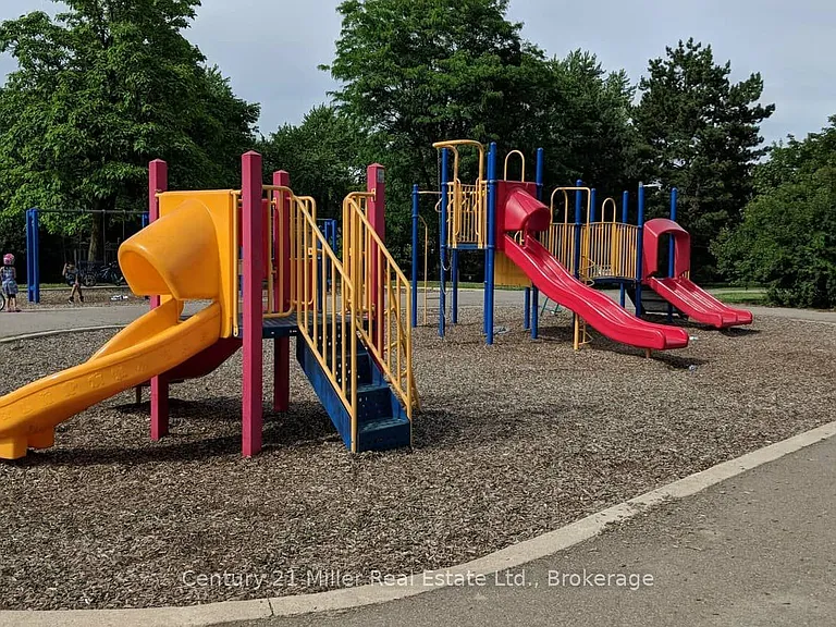 35 Melville Cres — Photo 17
