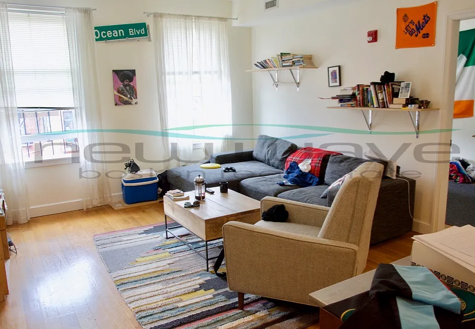 253 Newbury St #3