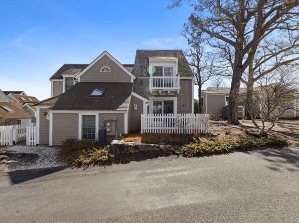 4 Hyannis Point Rd #4, Mashpee, MA 02649