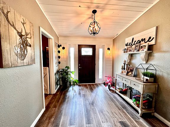 3rd image of 1024 Greendale Lake Dr
