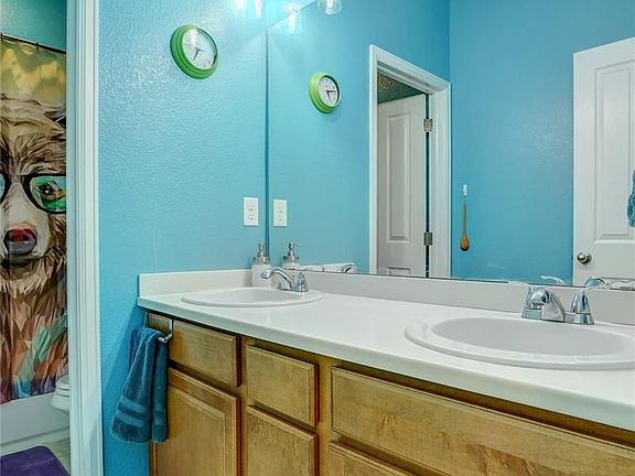 3rd image of 2844 McCracken Ln
