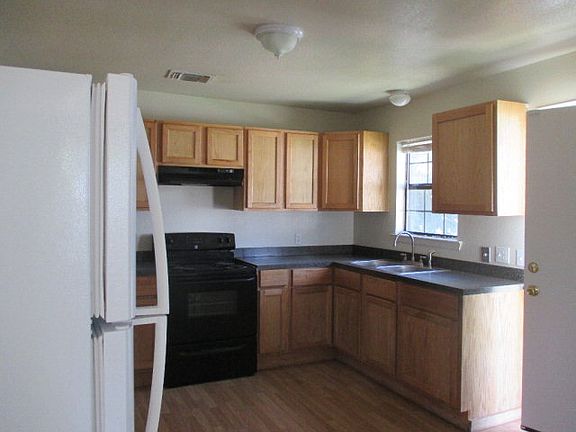 3rd image of 203 S Idaho St