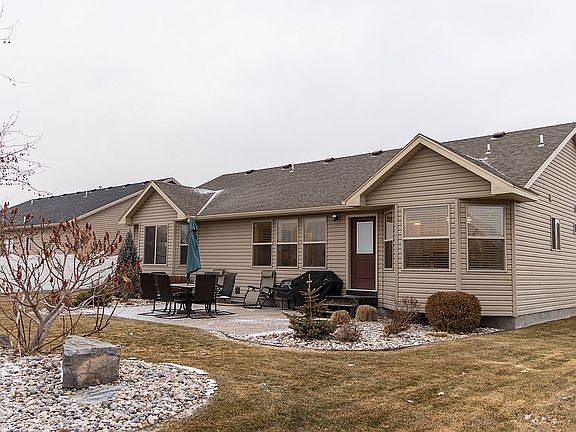 3rd image of 301 N Pointe Dr