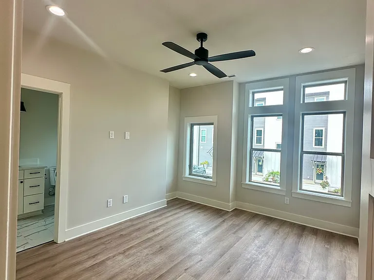 15 Vine St NE #15 — Photo 6