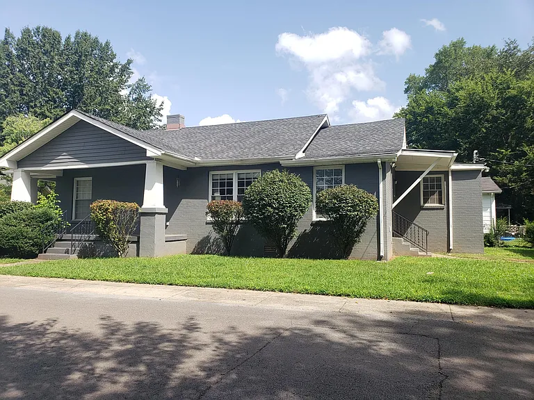 223 Richardson Ave — Photo 11