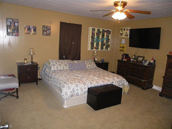 3rd image of 1109 N Helfrich Ave