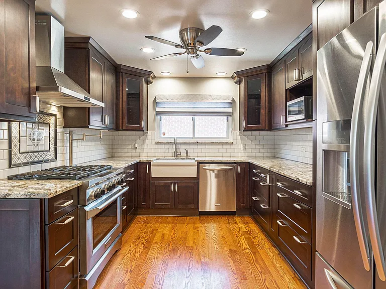 Sherwood Ct — Photo 14