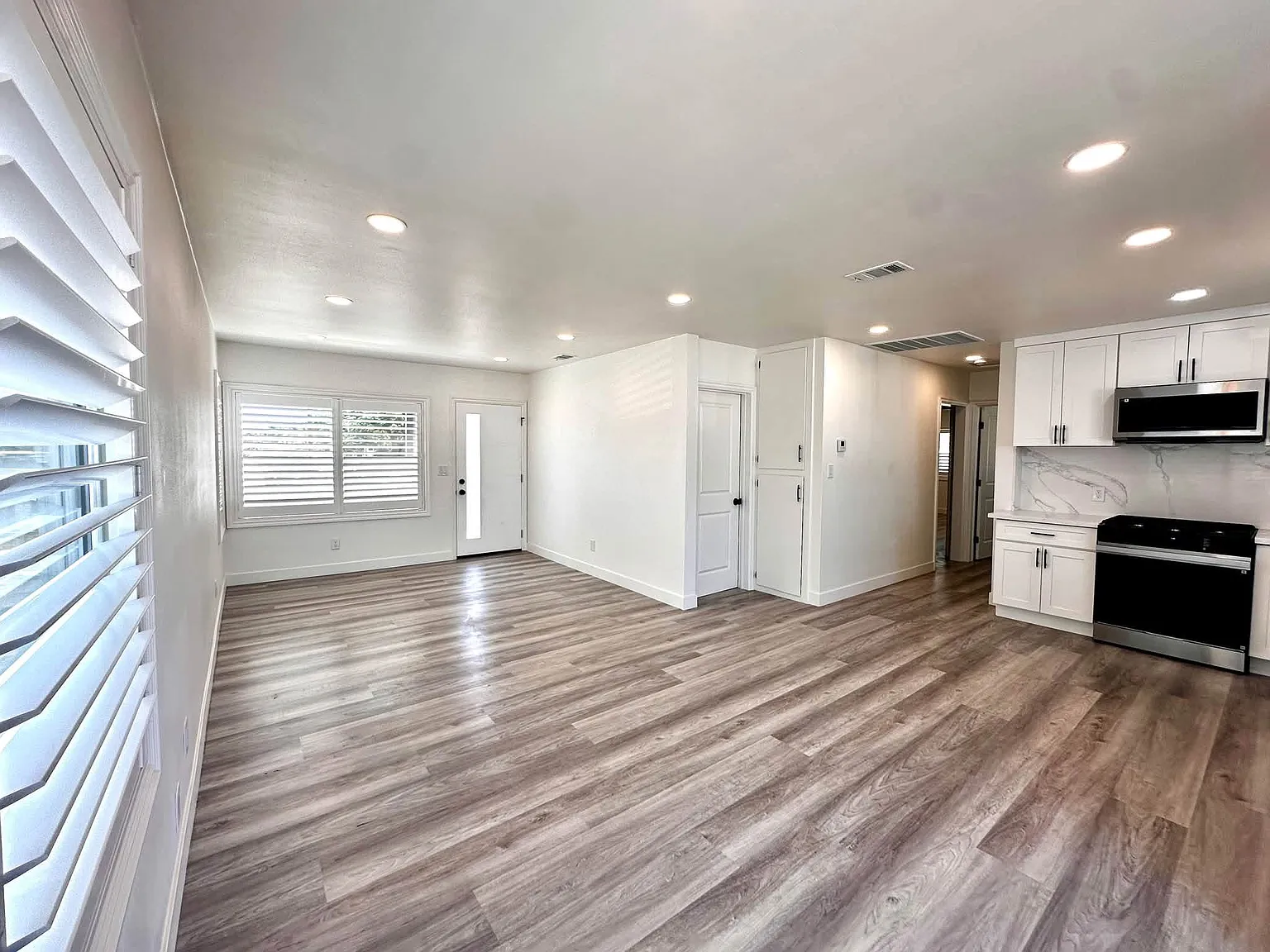 3 bed, 1200 sqft, $3,650 — Photo 2