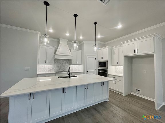 3rd image of 8913 Glade Dr