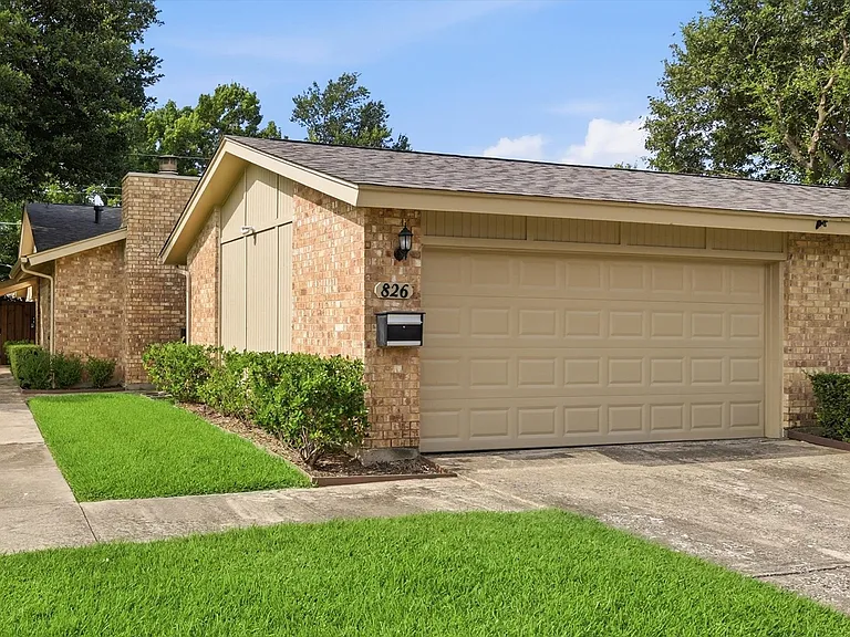 826 Shady Glen Ln — Photo 19