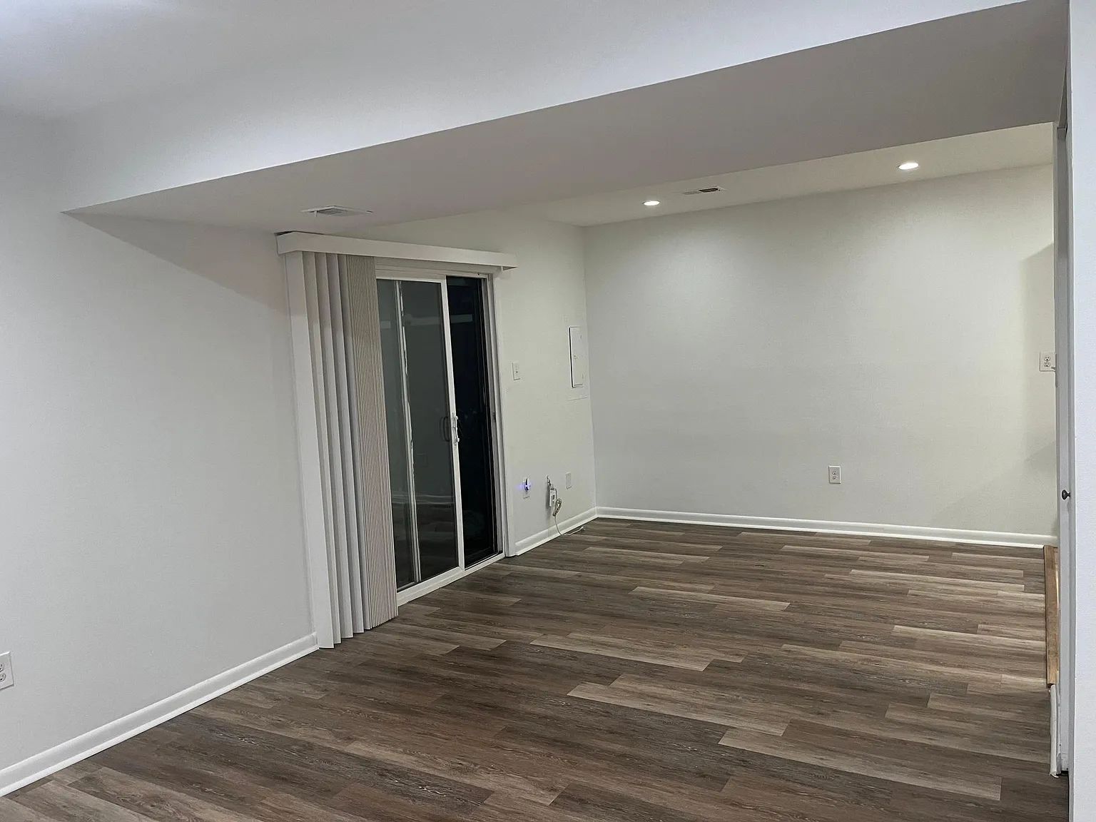 3 bed, 1.5 bath, 1300 sqft, $2,250 — Photo 2
