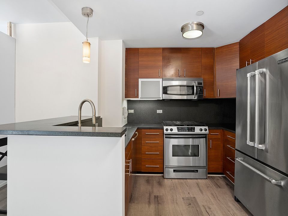 1st image of 225 W 60th St APT 15A