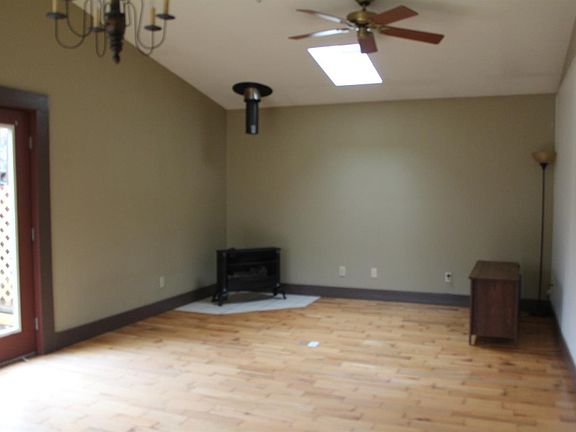 5th image of 64 Hill Dr