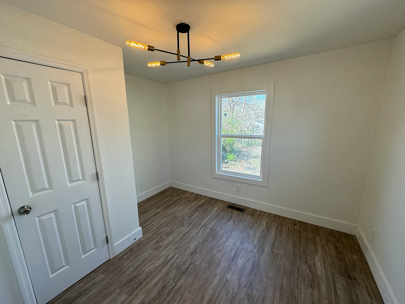 2 bed, 700 sqft, $1,075 — Photo 3