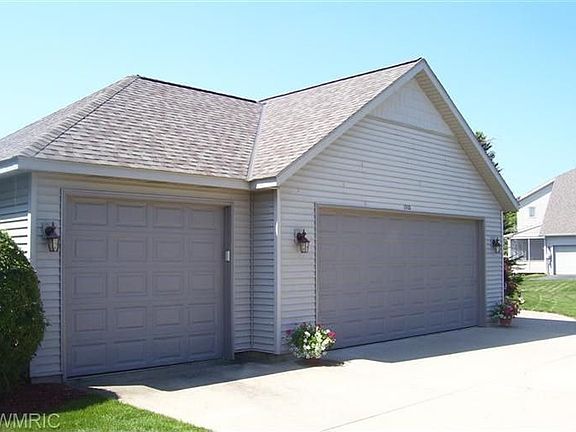 3rd image of 1910 Erin Isle Dr