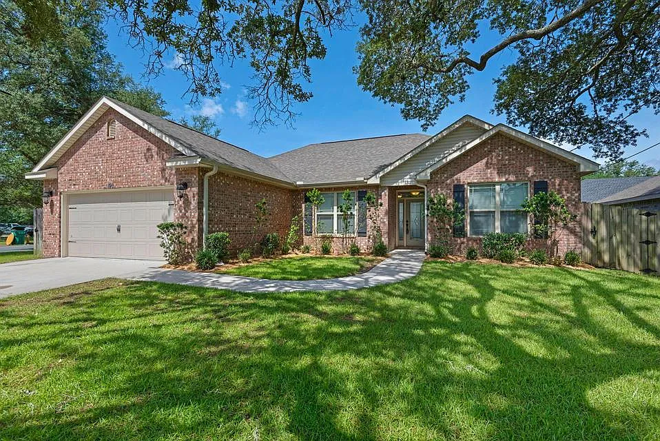 4 bed, 2.0 bath, 1855 sqft, $2,725 — Photo 1