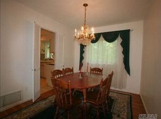 19 Monett Pl, Greenlawn, NY 11740