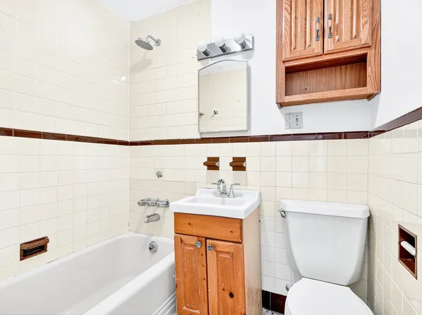 6015 Independence Avenue image 56 of 85