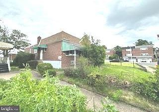4th image of 2135 Oakmont St