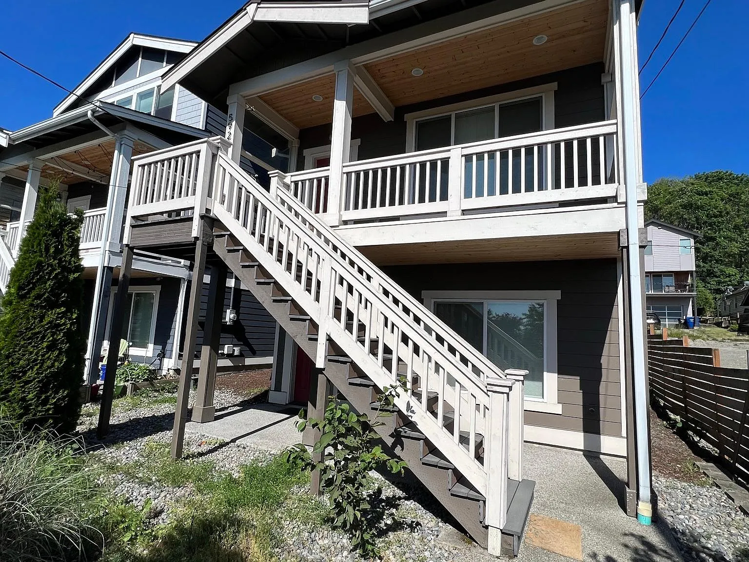 4 bed, 3.5 bath, 3800 sqft, $4,690 — Photo 2