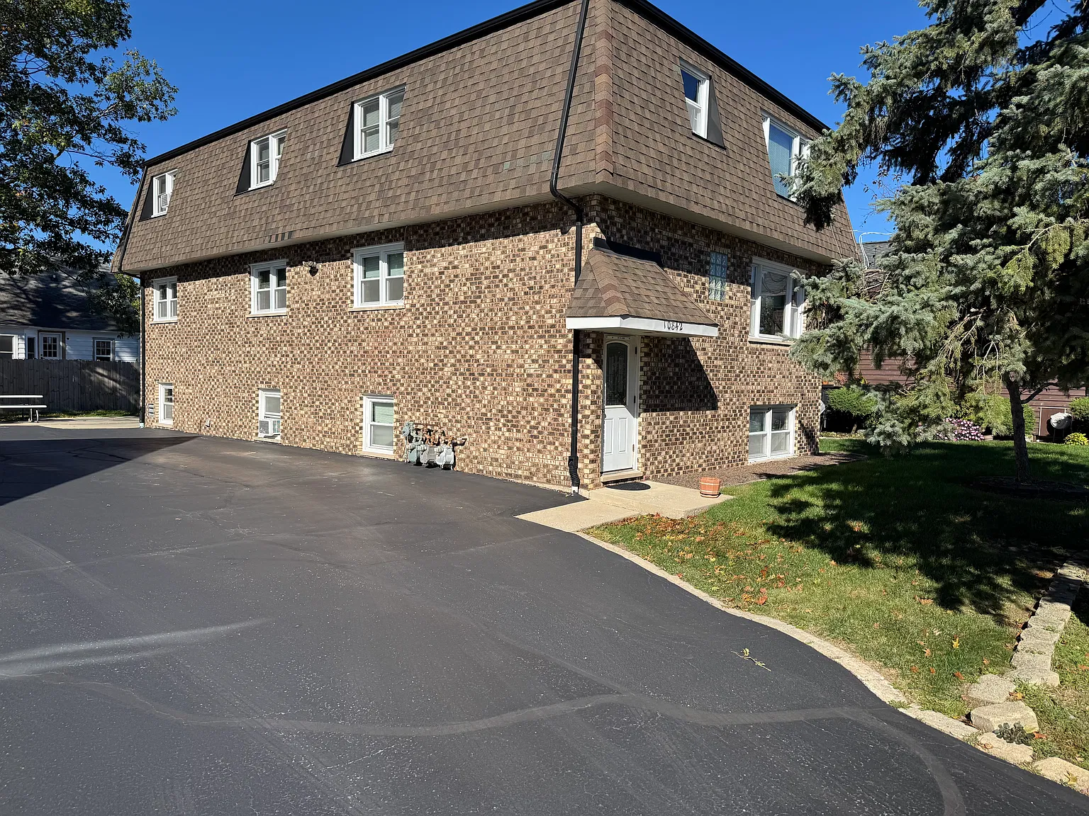 3 bed, $1,700 — Photo 1
