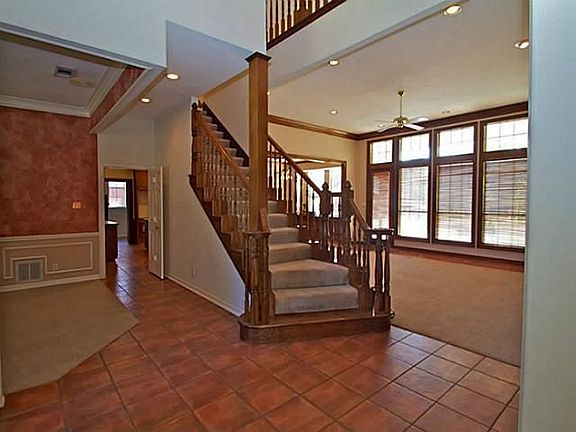 4th image of 214 Winding Hollow Ln