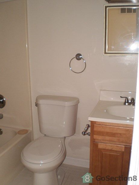 2nd image of 2513 W Lombard St