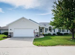 1318 Inglewood Cir, Bloomington, IL