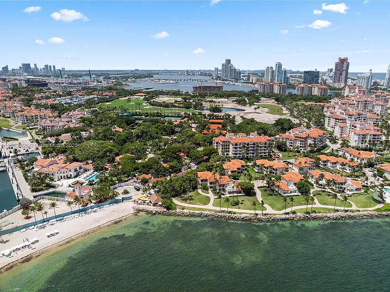 19143 Fisher Island Dr #19143 — Photo 11