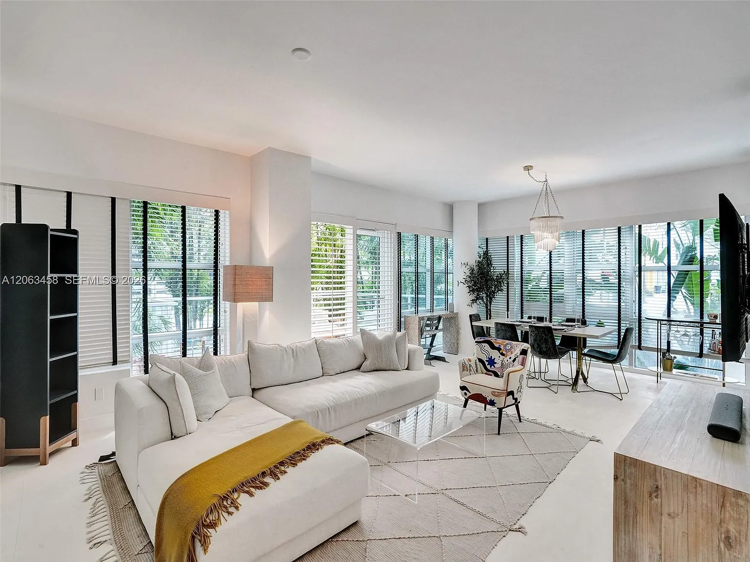 Spear At Aqua Condo — Photo 4