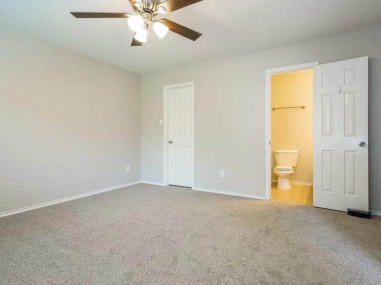 908 Chase Ln — Photo 9