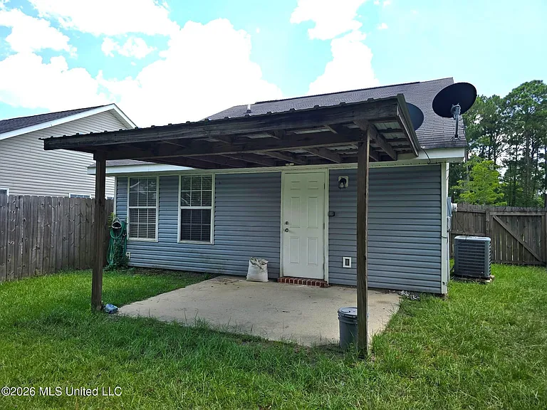 13200 Warren Dr — Photo 10