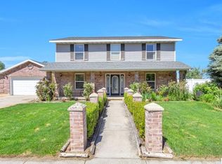 1461 N Willow Valley Dr, Centerville, UT 84014